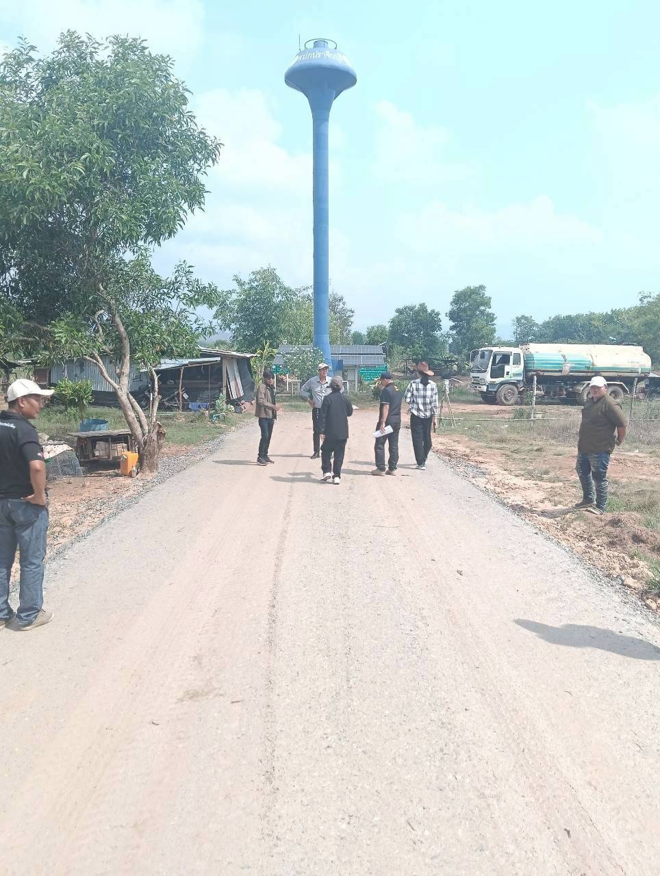 title - วันที่ 17 มีนาคม 2569 นายวิทูล ประดิษฐบุญ ปฏิรูปที่ดินจังหวัดปราจีนบุรี  มอบหมายให้ นายเชวงศักดิ์ อะปะมาตร ผู้อำนวยการกลุ่มงานช่างและแผนที่  นางรักษ์หทัยรัตน์ เมทนีกรชัย หัวหน้าฝ่ายบริหาร และเจ้าหน้าที่ ส.ป.ก.ปราจีนบุรี ลงพื้นที่ตรวจรับงานก่อสร้างถนนสายซอยในแปลงเกษตรกรรม ในเขตปฏิรูปที่ดิน ให้แก่เกษตรกรผู้ไร้ที่ดินทำกิน